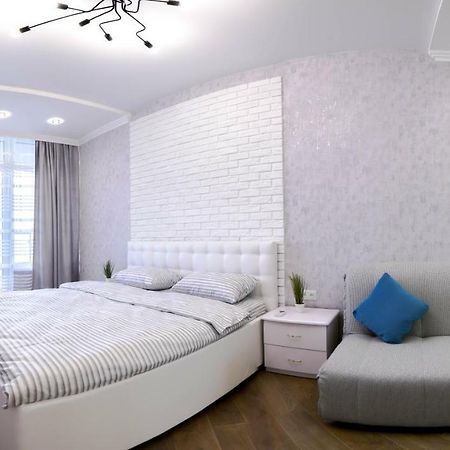 Skyview Apartments Odessa Ngoại thất bức ảnh