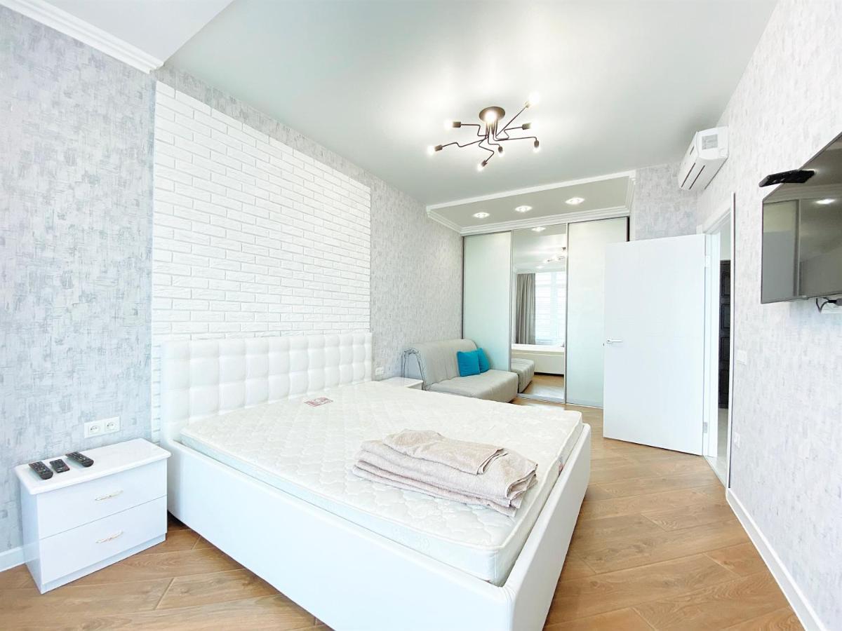 Skyview Apartments Odessa Ngoại thất bức ảnh