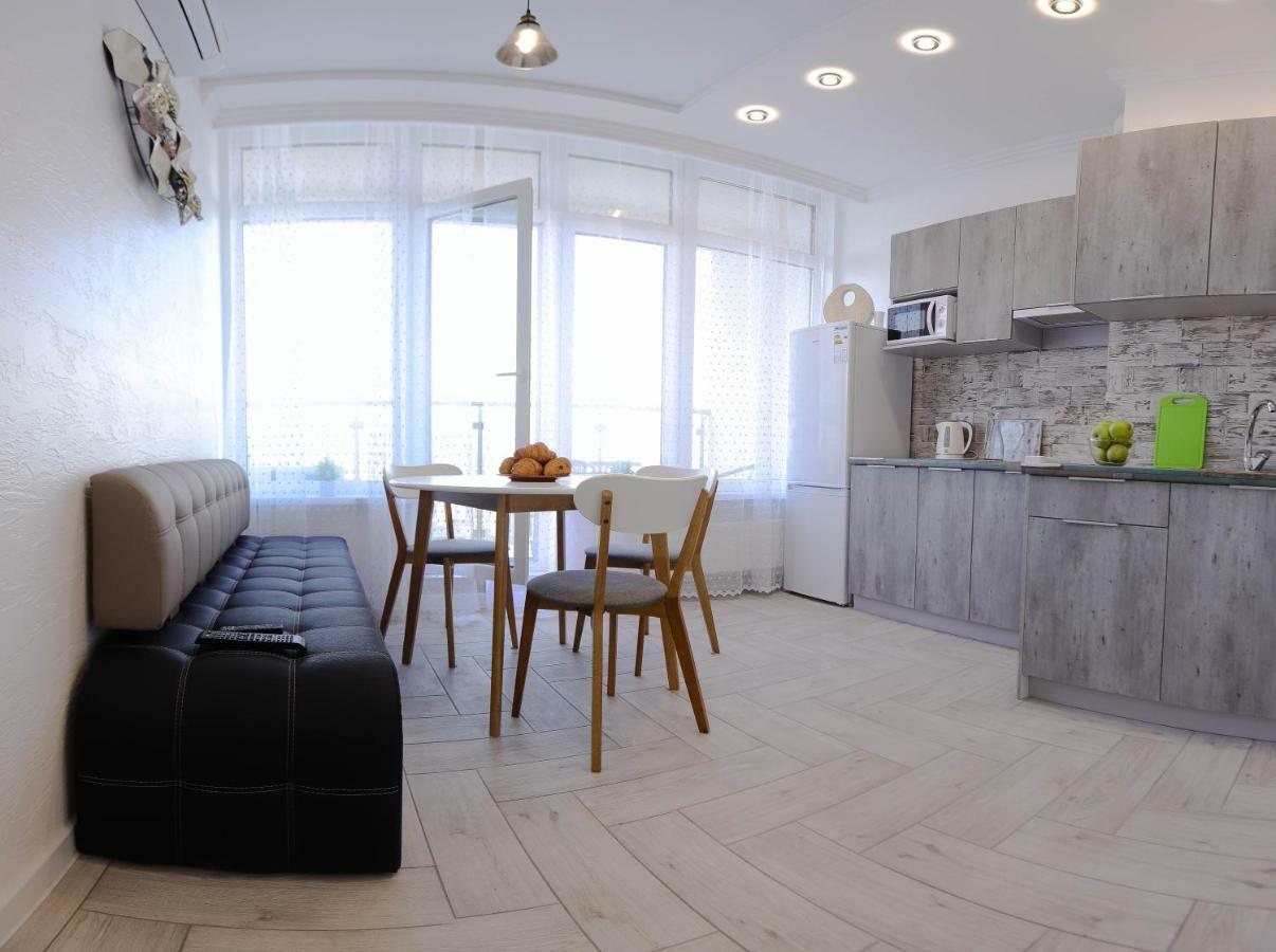 Skyview Apartments Odessa Ngoại thất bức ảnh